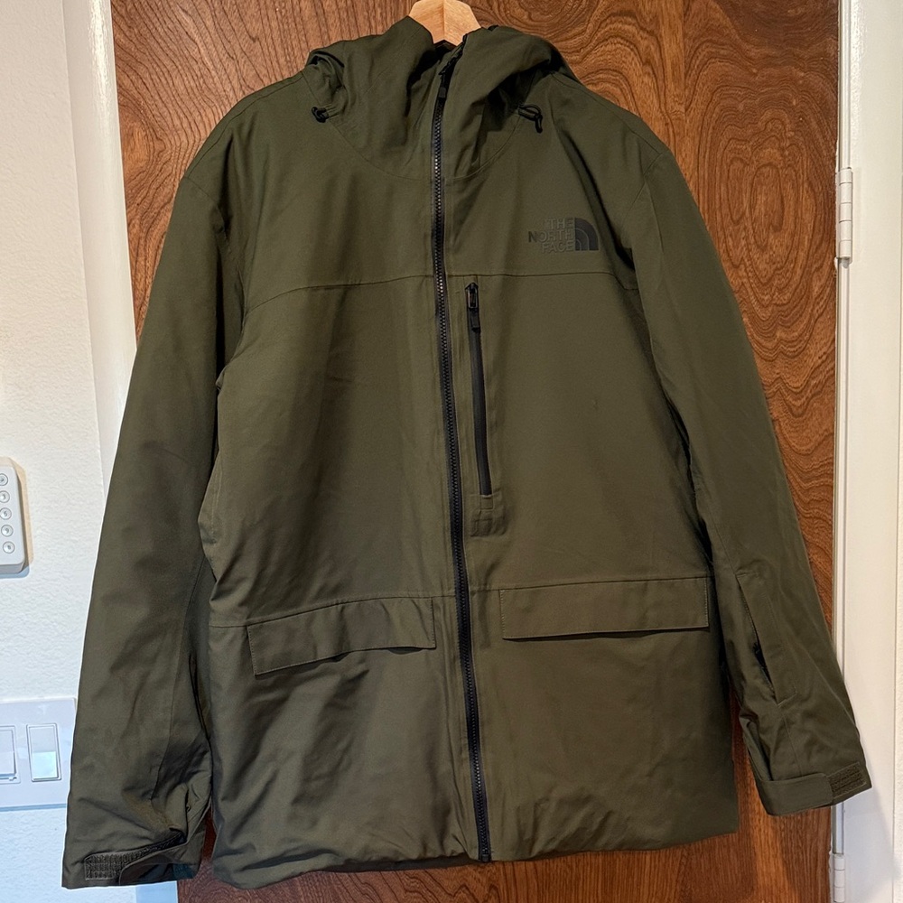The North Face Men's Green Hooded Ski/Snowboard Jacket